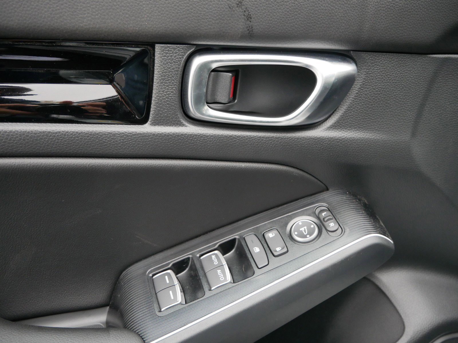 2026 Honda Civic Hatchback Hybrid Sport Touring photo 10