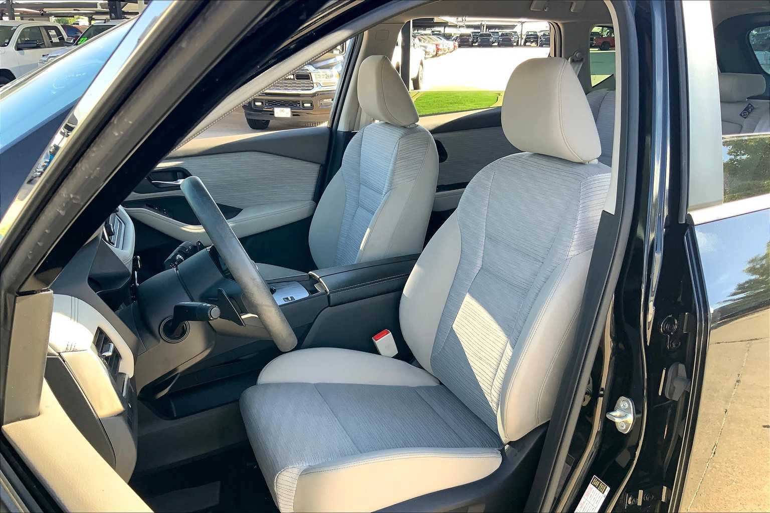 2023 Nissan Rogue SV photo 8