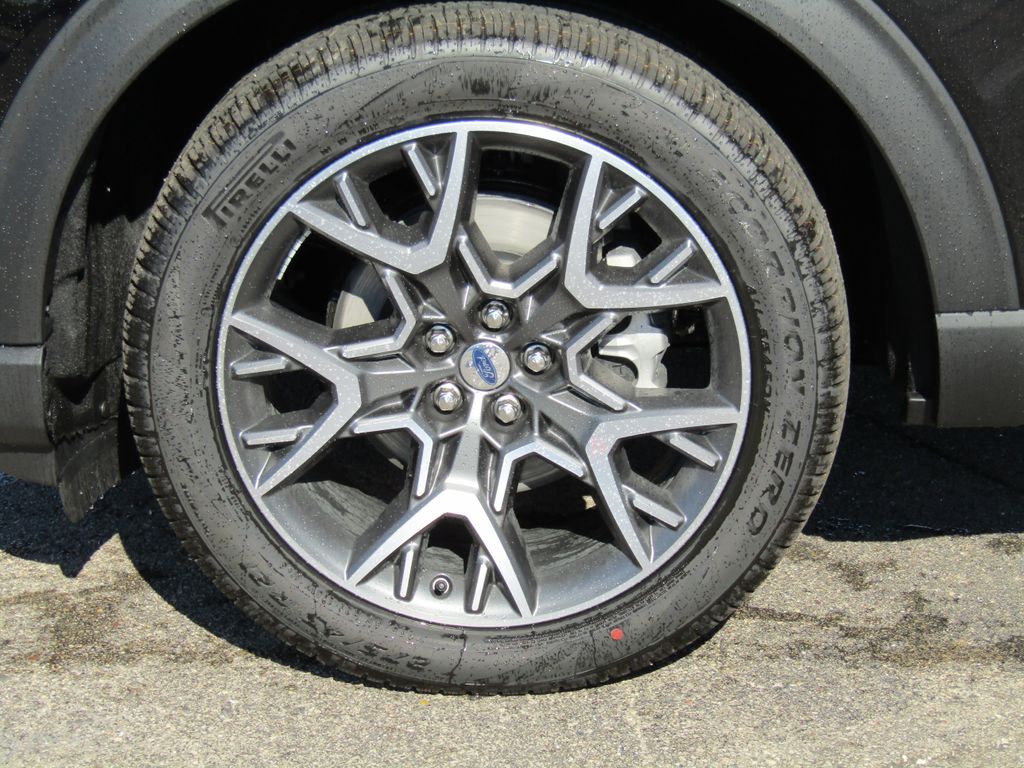2025 Ford Explorer Platinum photo 2