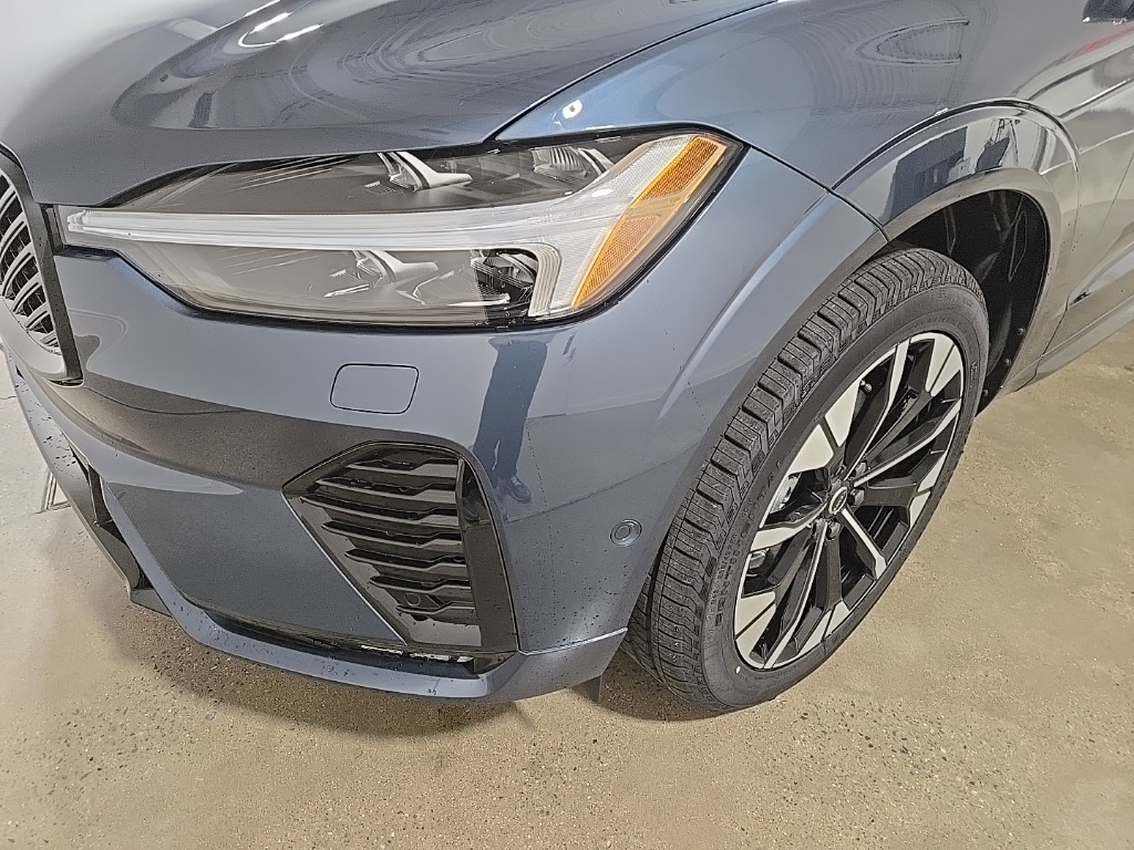 2026 Volvo XC60 B5 Plus photo 20