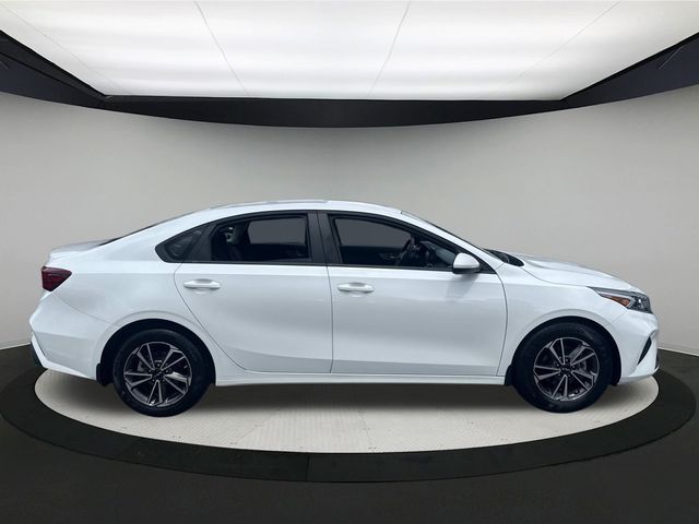 2023 Kia Forte LXS photo 3