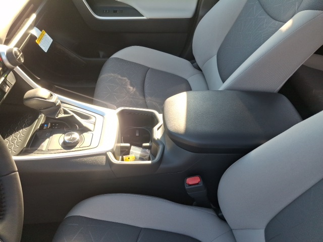 2025 Toyota RAV4 Hybrid XLE photo 18