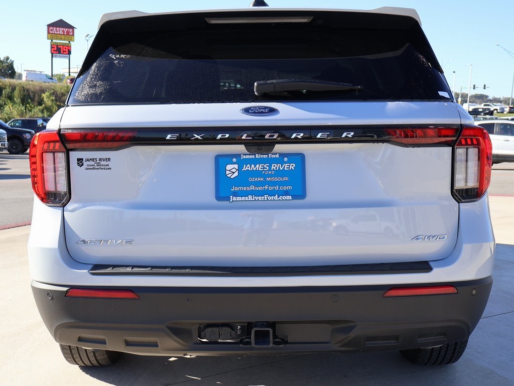 2025 Ford Explorer photo 4