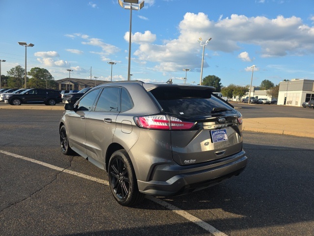 2022 Ford Edge ST photo 5