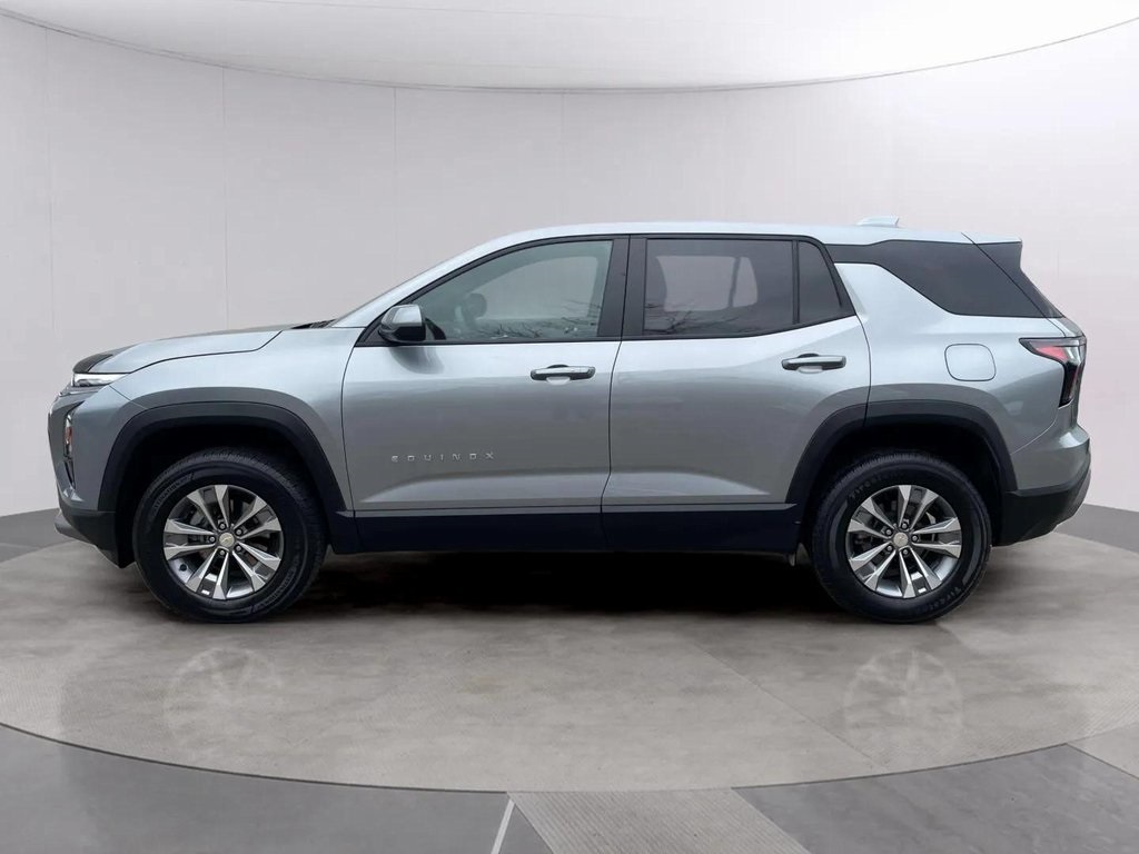 2025 Chevrolet Equinox LT photo 2