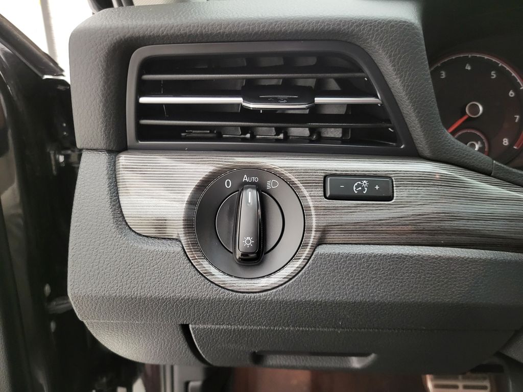 2020 Volkswagen Passat 2.0T R-Line photo 29