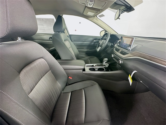 2025 Nissan Altima SV photo 28