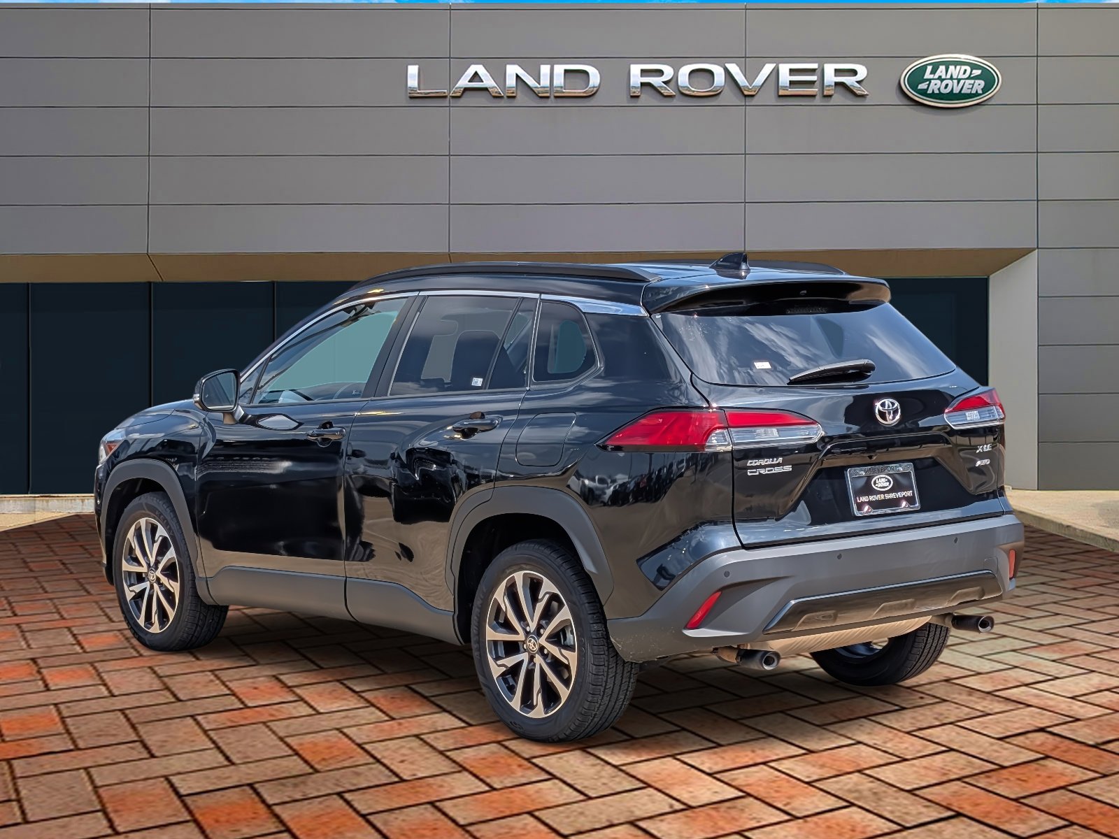 2022 Toyota Corolla Cross XLE photo 5