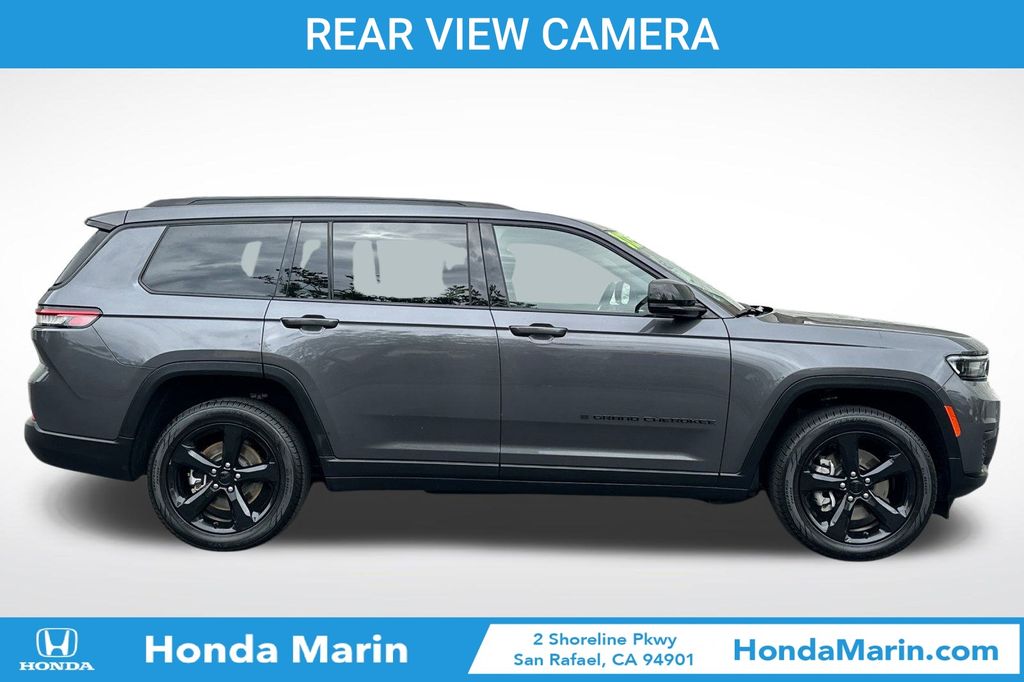 2023 Jeep Grand Cherokee Laredo Altitude photo 3