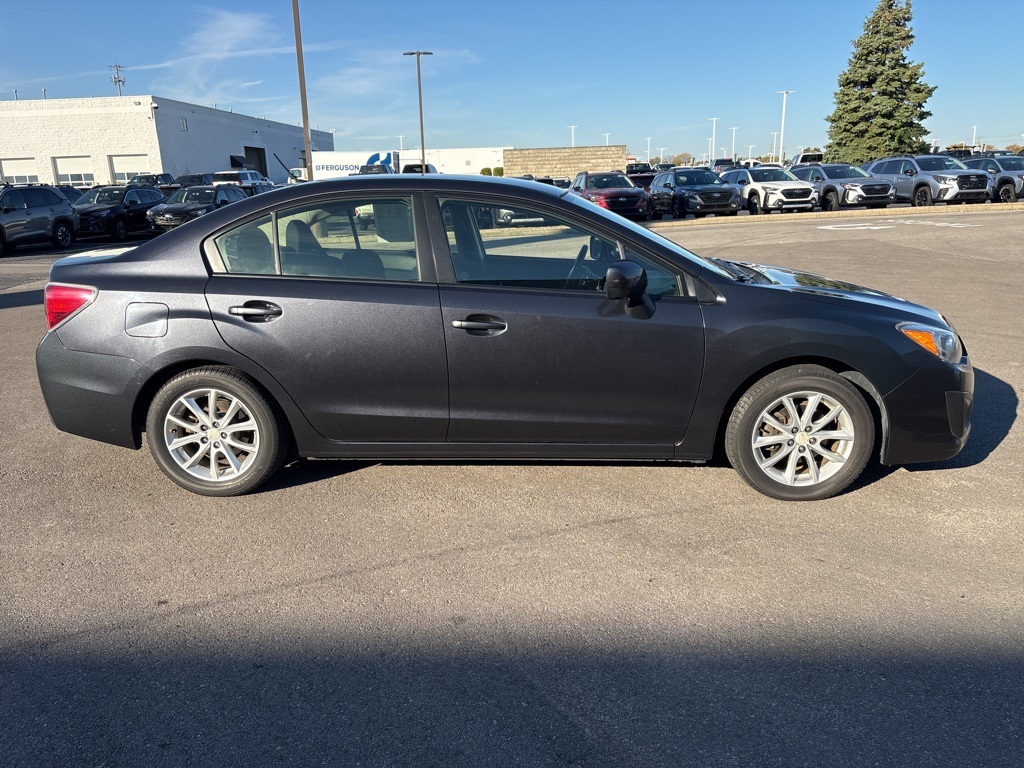 2014 Subaru Impreza 2.0i Premium photo 2