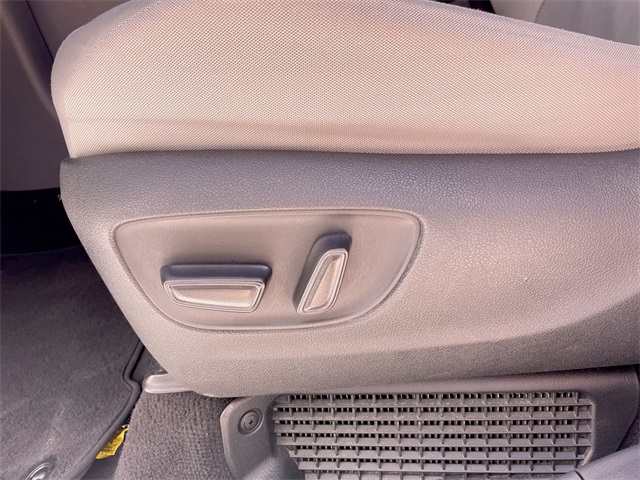 2024 Toyota Sienna LE photo 4