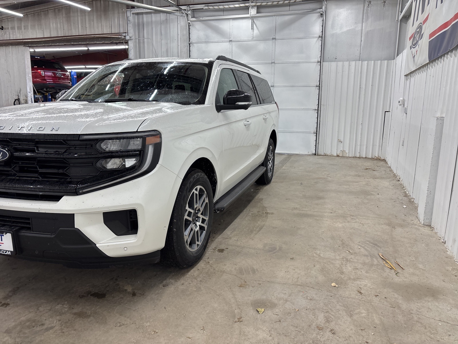 2025 Ford Expedition MAX photo 2