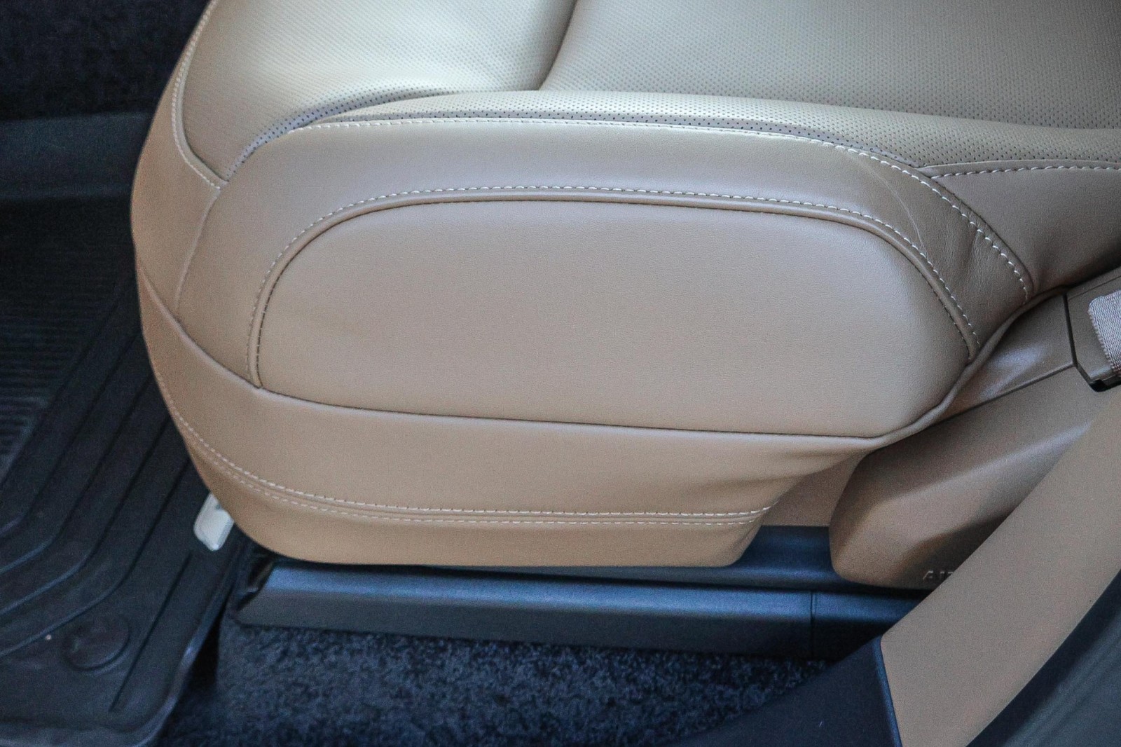2025 Land Rover Range Rover SE photo 17