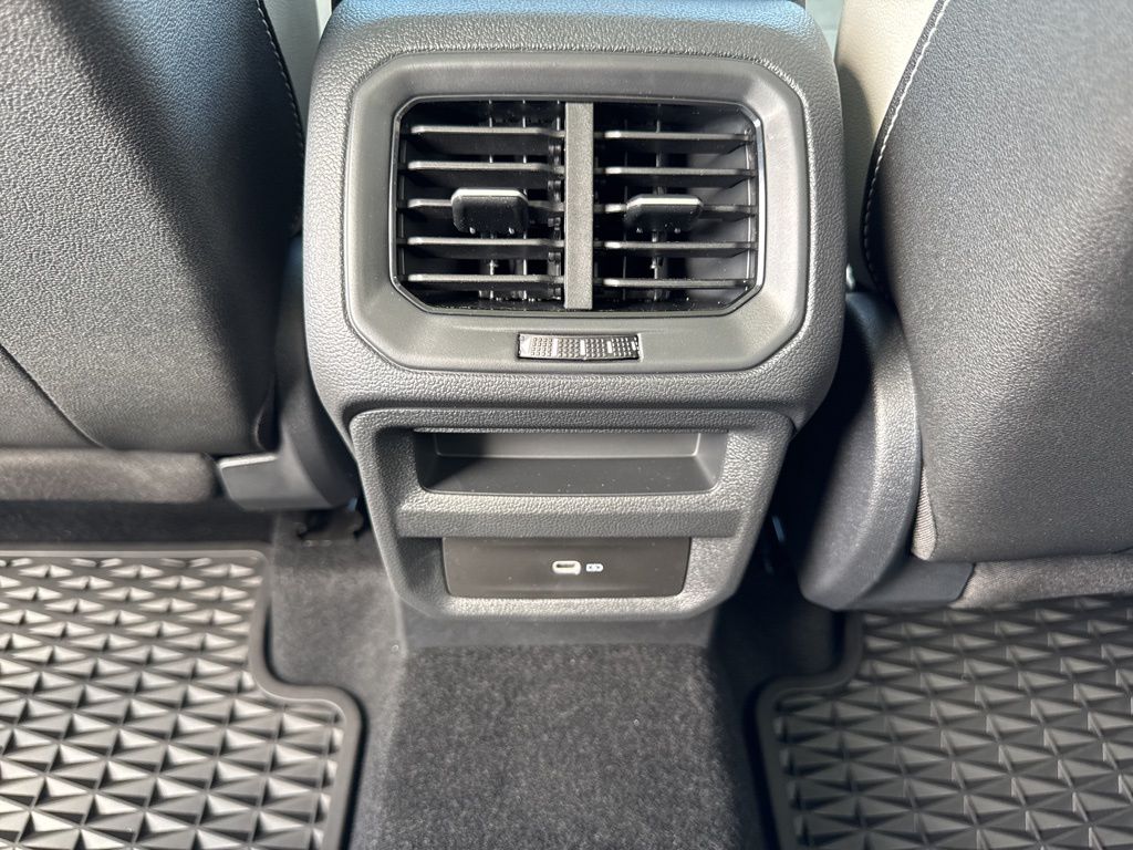 2025 Volkswagen Taos SE photo 11