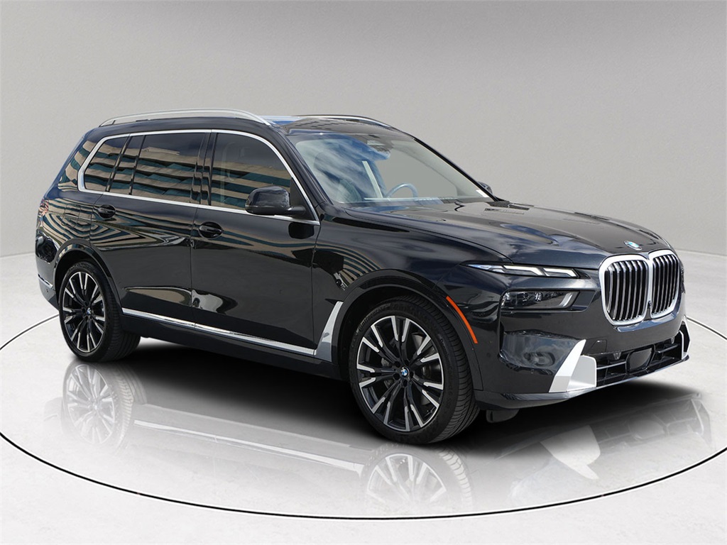 2023 BMW X7 40i's photo