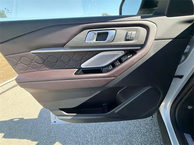 2025 Ford Explorer Platinum photo 4