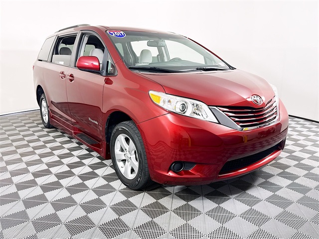 2017 Toyota Sienna LE