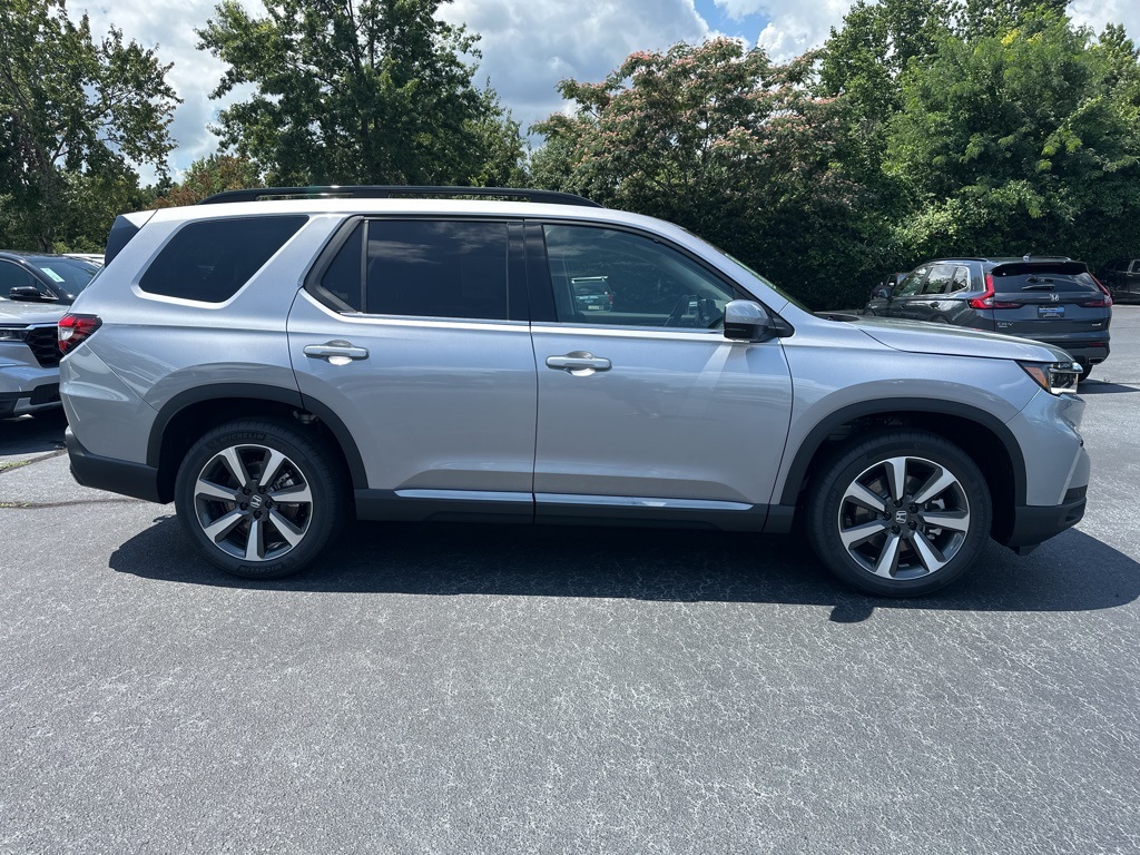 2025 Honda Pilot Touring photo 2
