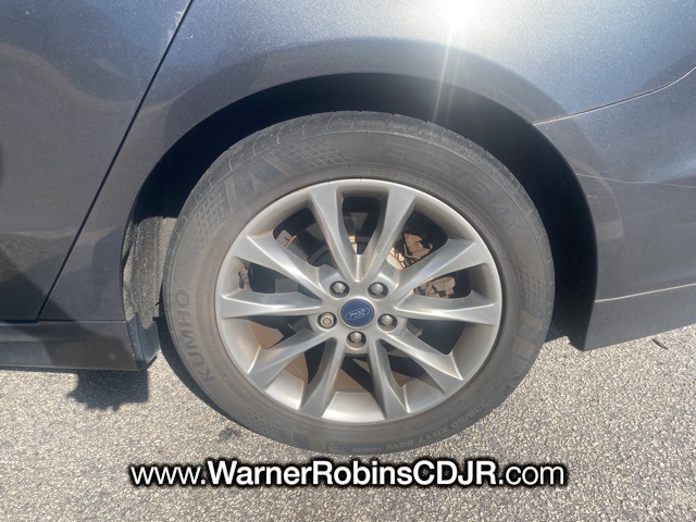 2017 Ford Fusion SE photo 3