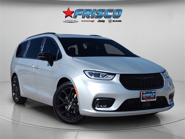 2026 Chrysler Pacifica Select's photo