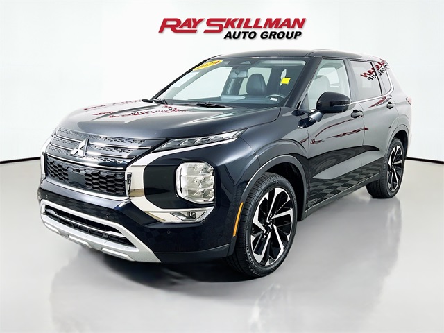 2024 Mitsubishi Outlander SE photo 3