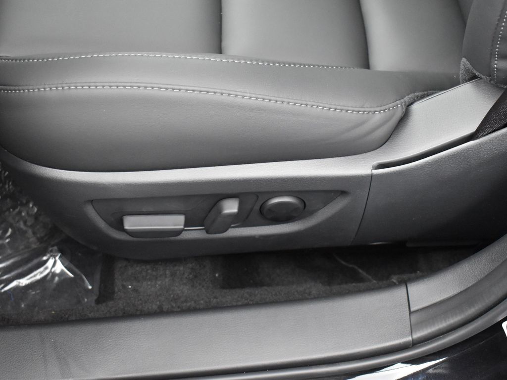 2025 Mazda CX-30 2.5 S Preferred photo 8