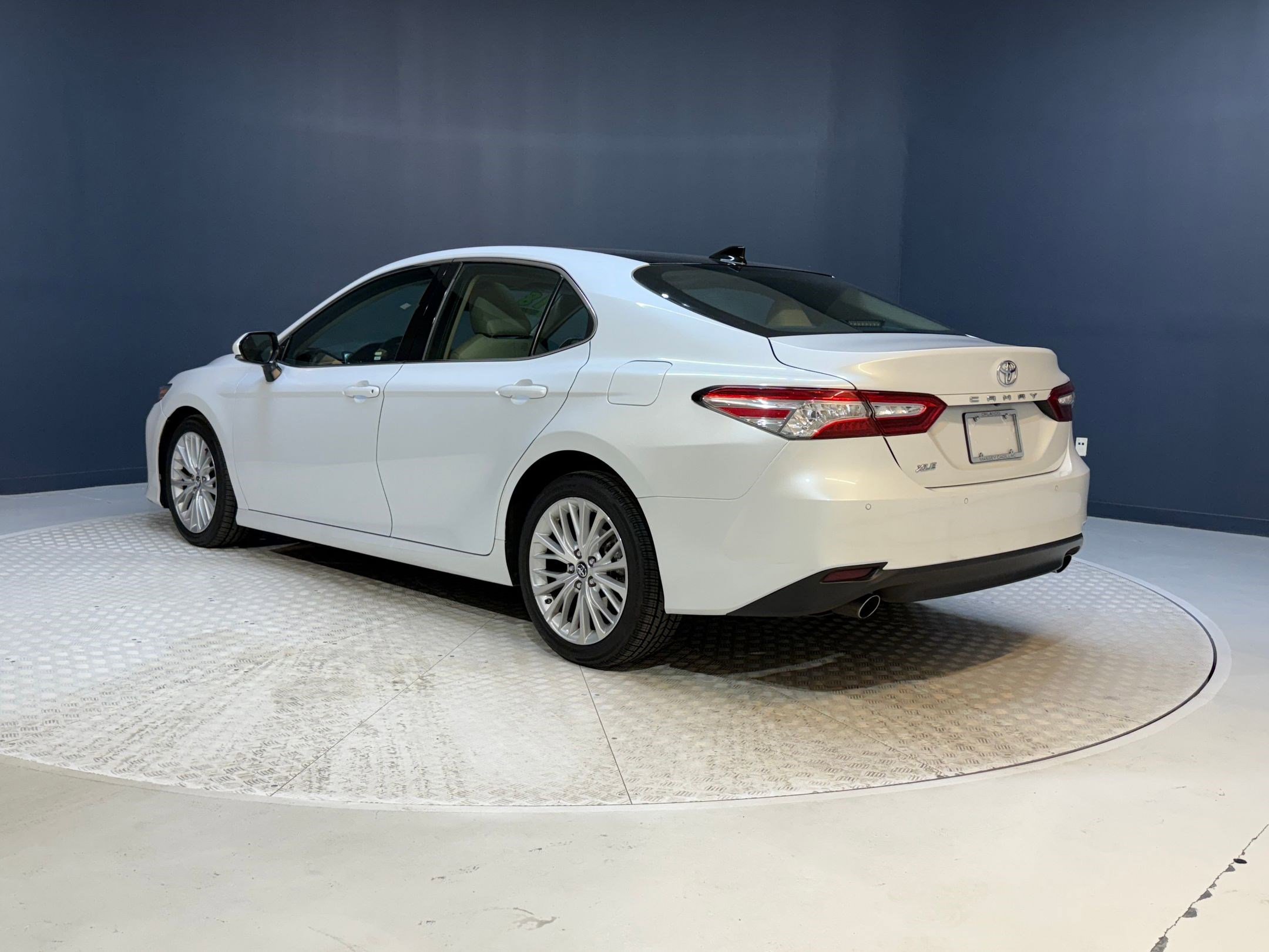2018 Toyota Camry XLE V6 photo 3