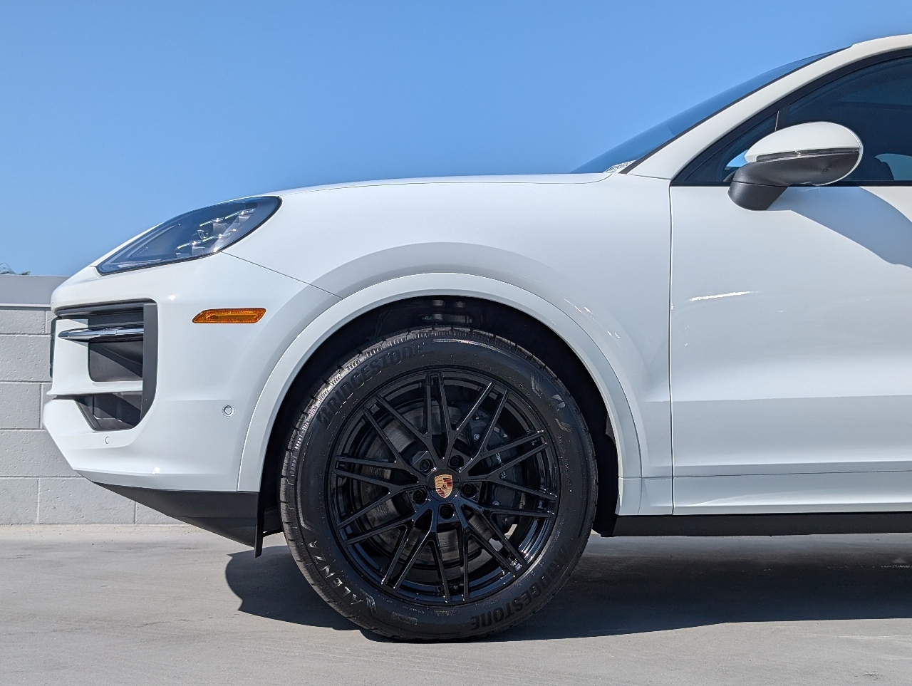 2025 Porsche Cayenne photo 9