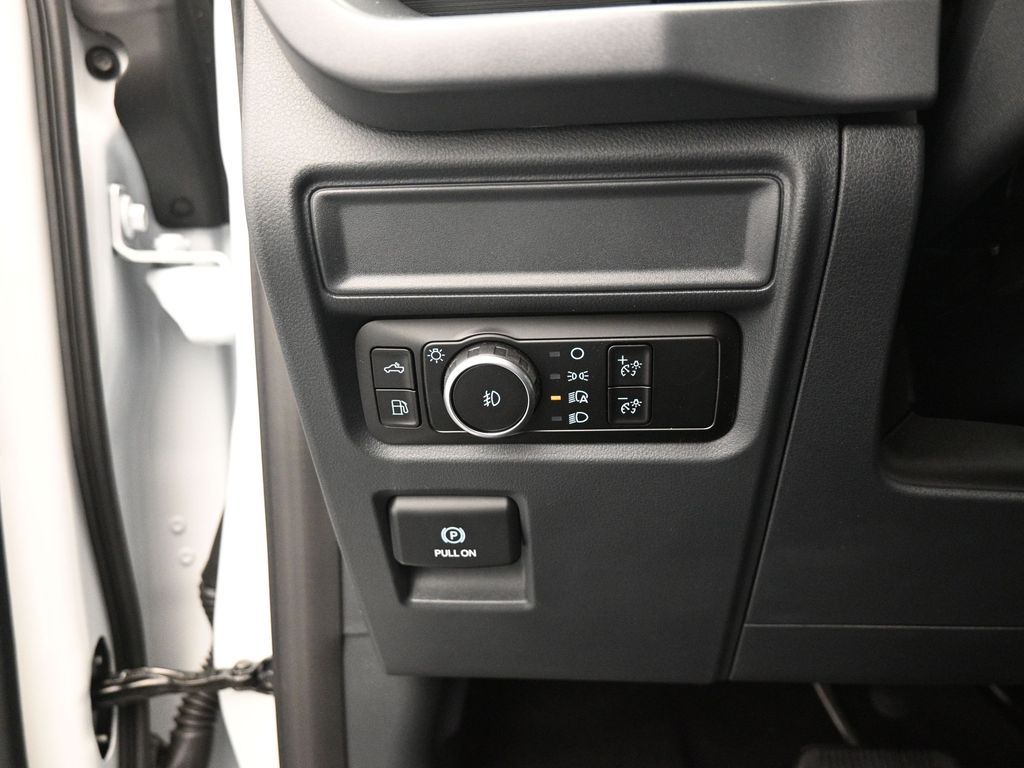 2025 Ford F-150 XLT photo 11