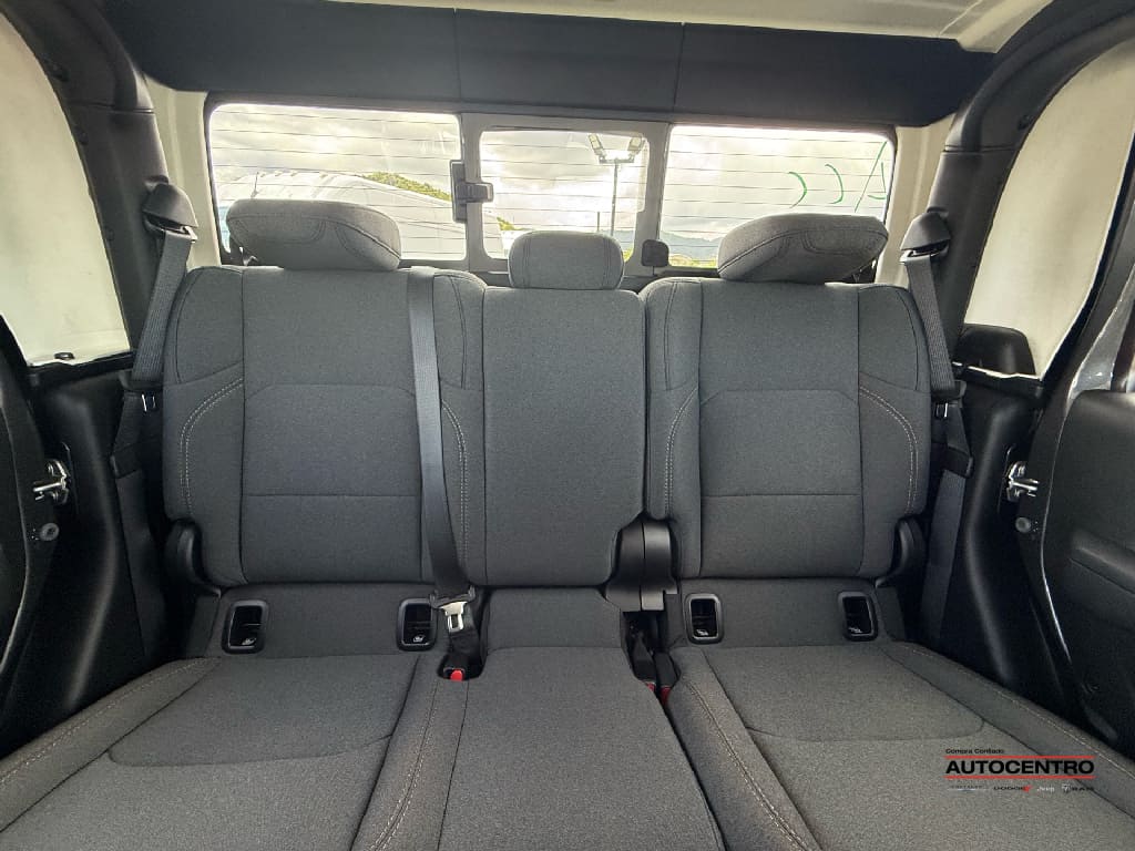 2025 Jeep Gladiator Sport photo 3