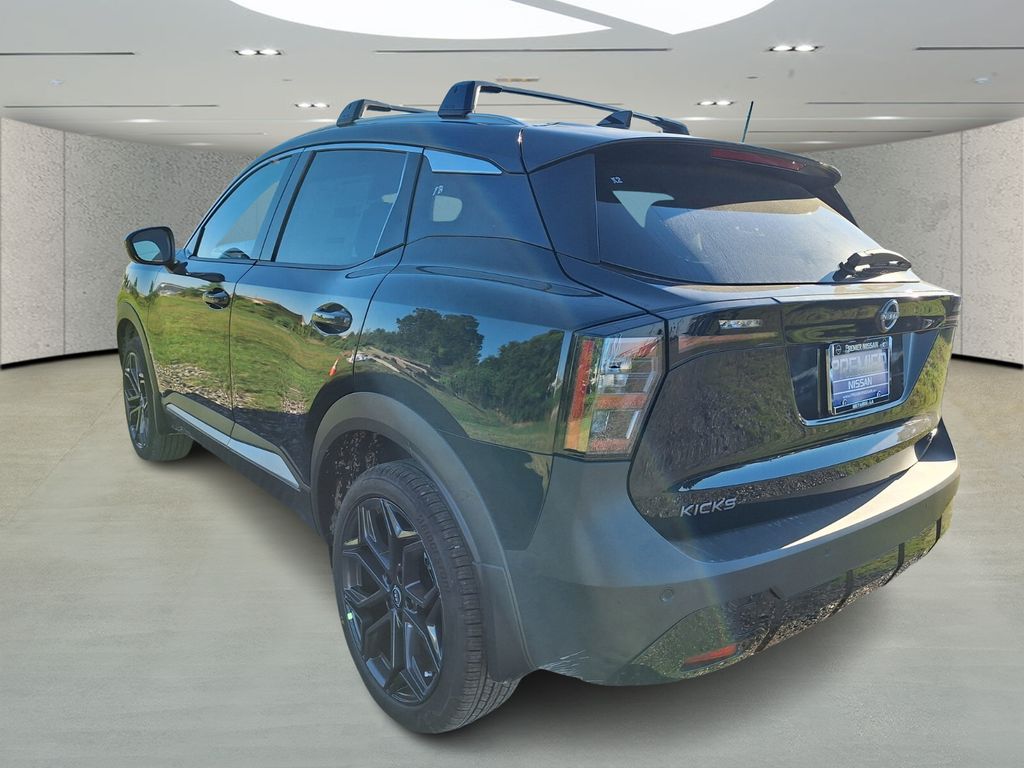 2026 Nissan Kicks SR photo 3