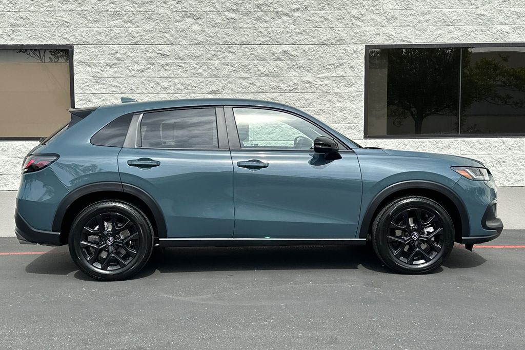 2025 Honda HR-V Sport photo 2