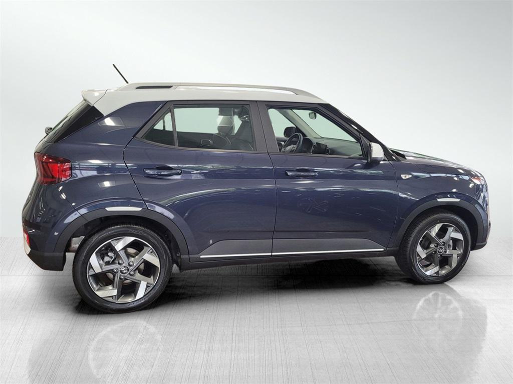 2025 Hyundai Venue Limited photo 3