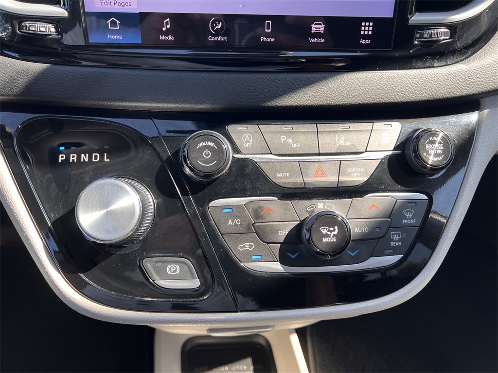 2024 Chrysler Pacifica Touring L photo 35