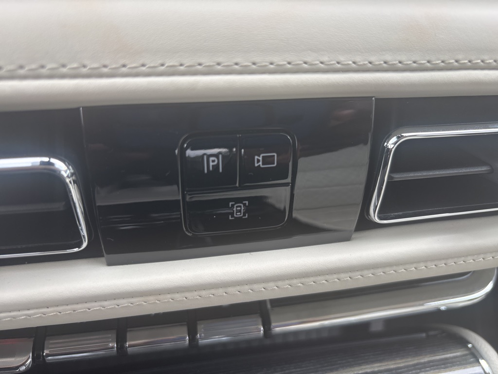 2021 Lincoln Aviator Black Label photo 24
