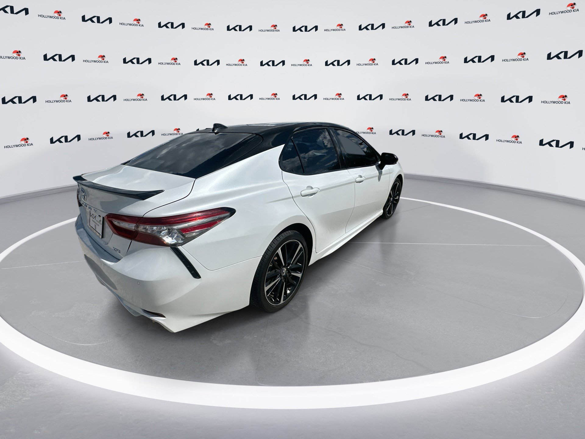 2019 Toyota Camry XSE photo 8