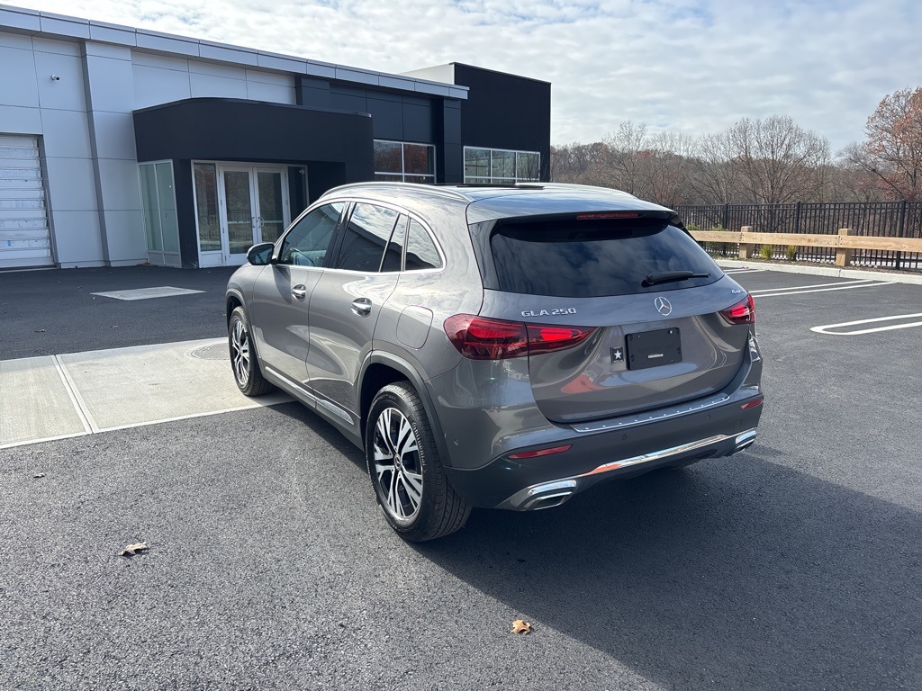 2025 Mercedes Benz GLA 250 4MATIC photo 4