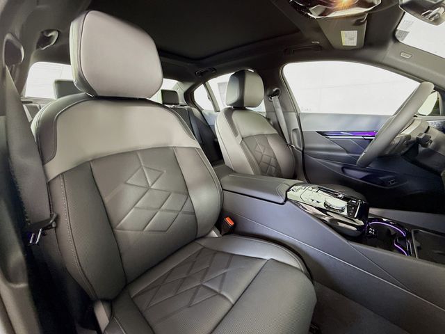 2026 Bmw 550e xDrive photo 27
