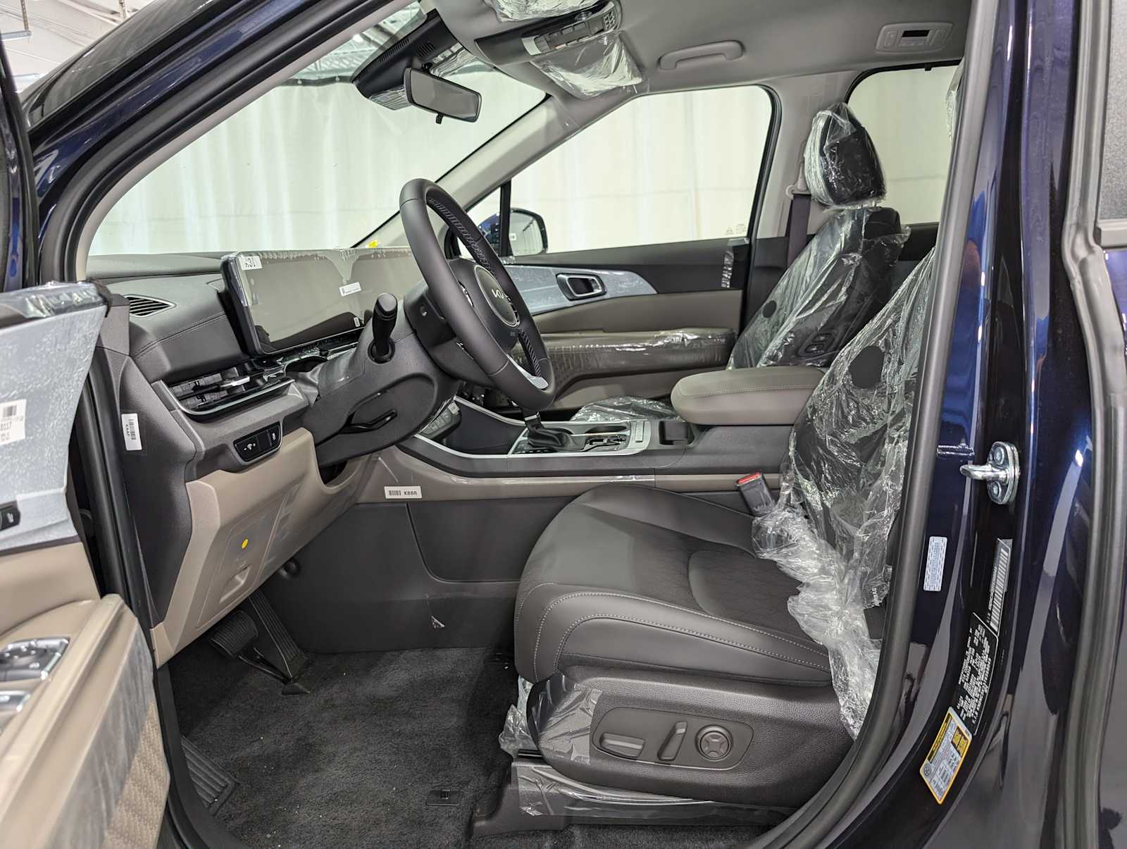 2026 Kia Carnival EX photo 4
