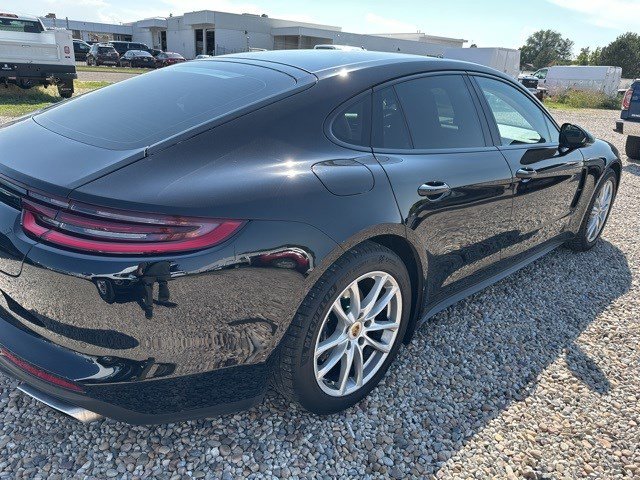2017 Porsche Panamera Base photo 4