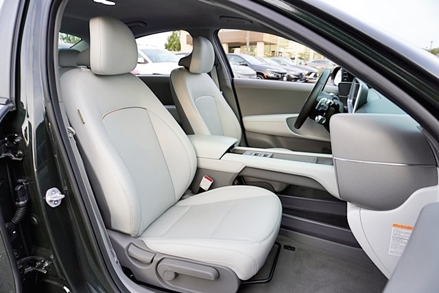 Used 2023 Green Hyundai SEL image 11