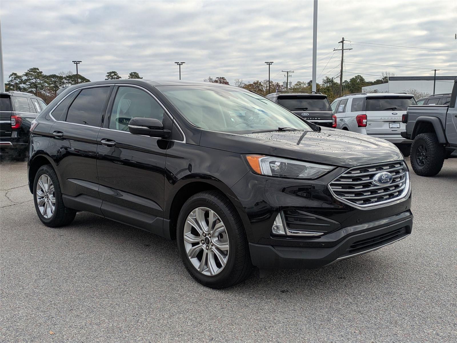2024 Ford Edge Titanium photo 2