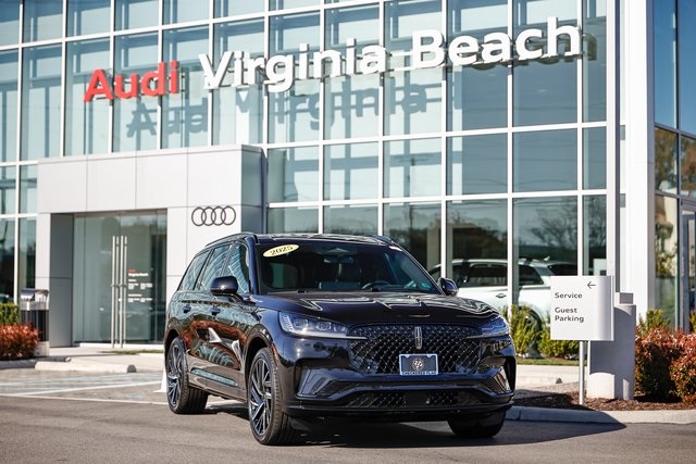 2025 Lincoln Aviator Black Label's photo