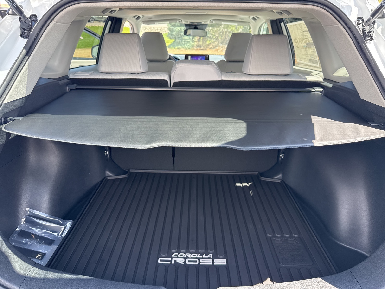 2025 Toyota Corolla Cross LE photo 30