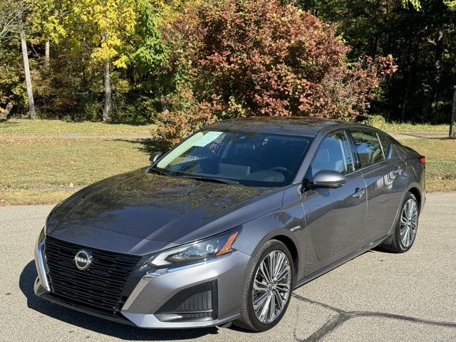 2023 Nissan Altima SL's photo