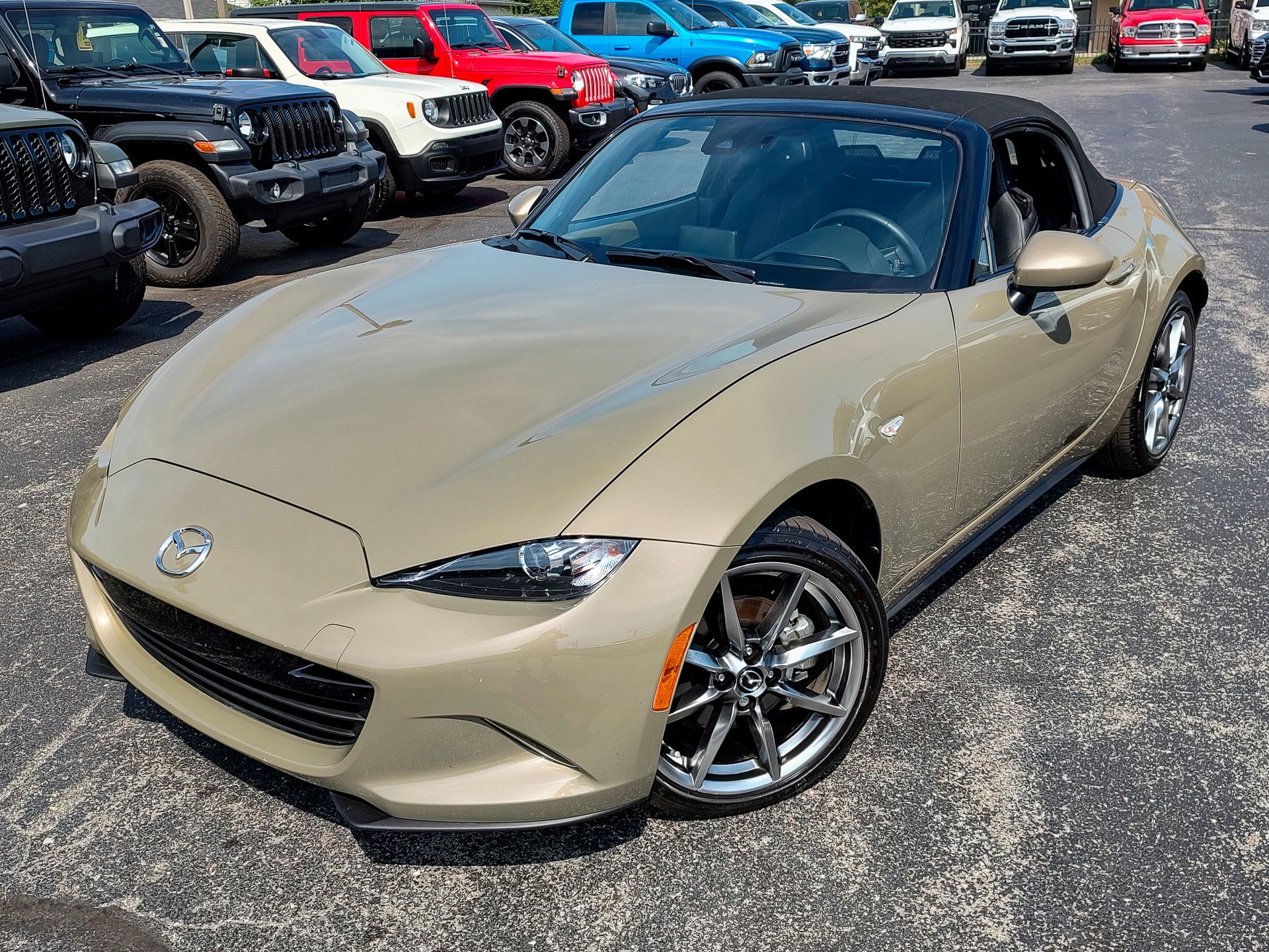2023 Mazda MX-5 Miata Miata Grand Touring photo 2