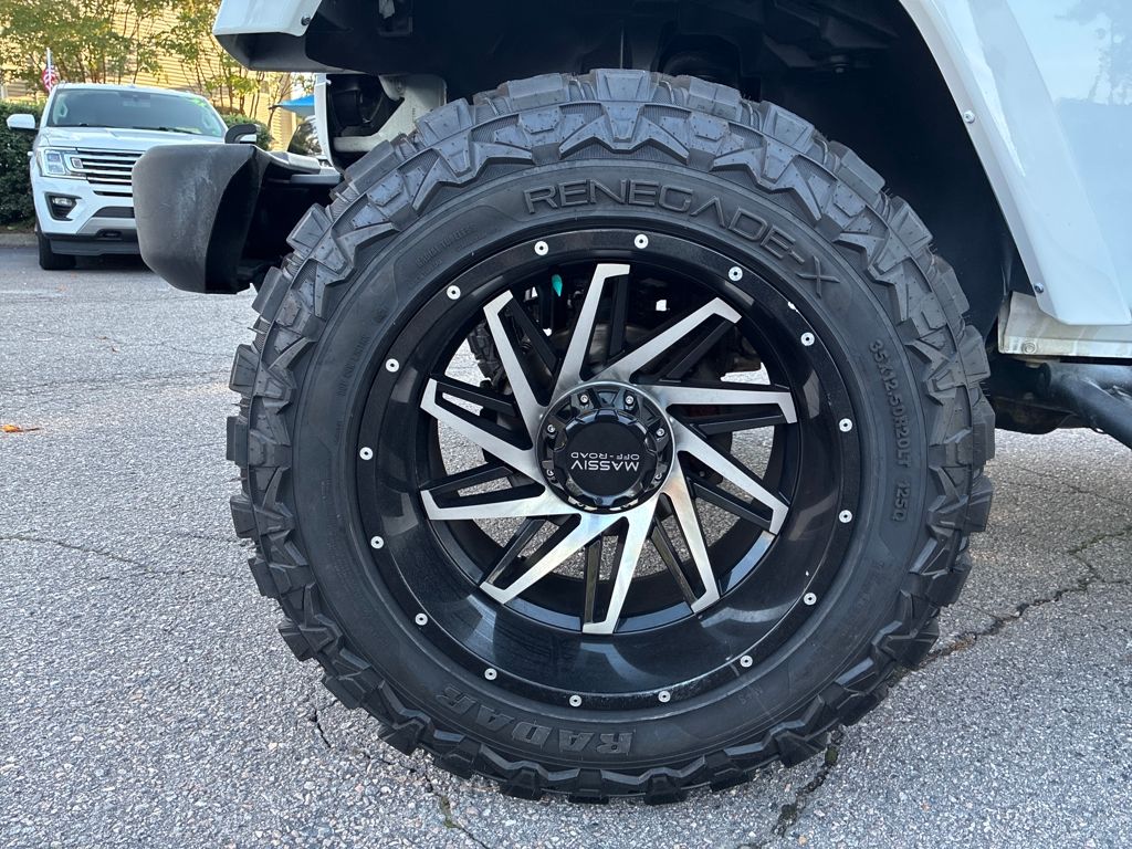 2017 Jeep Wrangler Unlimited Sahara photo 24