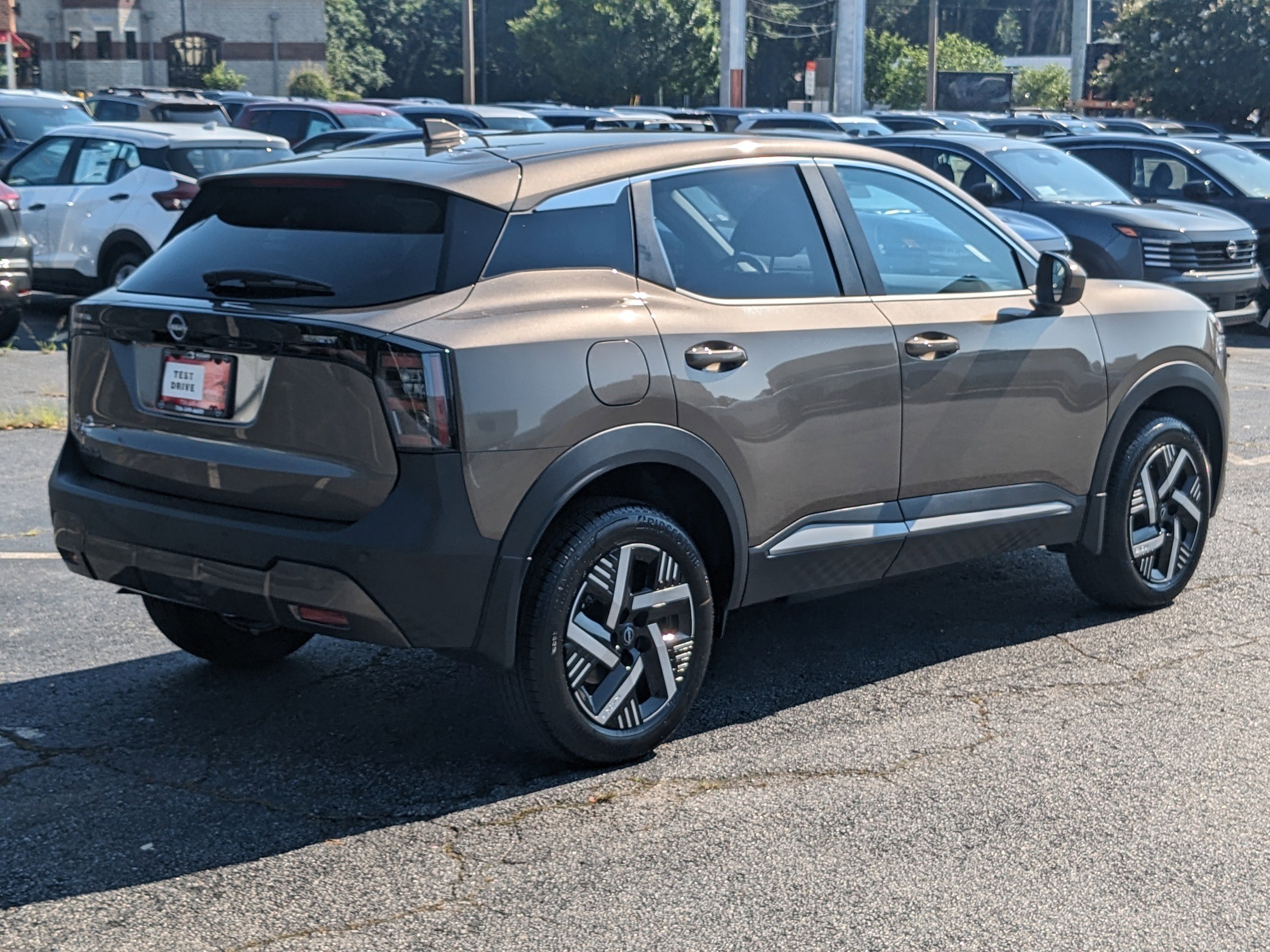 2025 Nissan Kicks SV photo 2