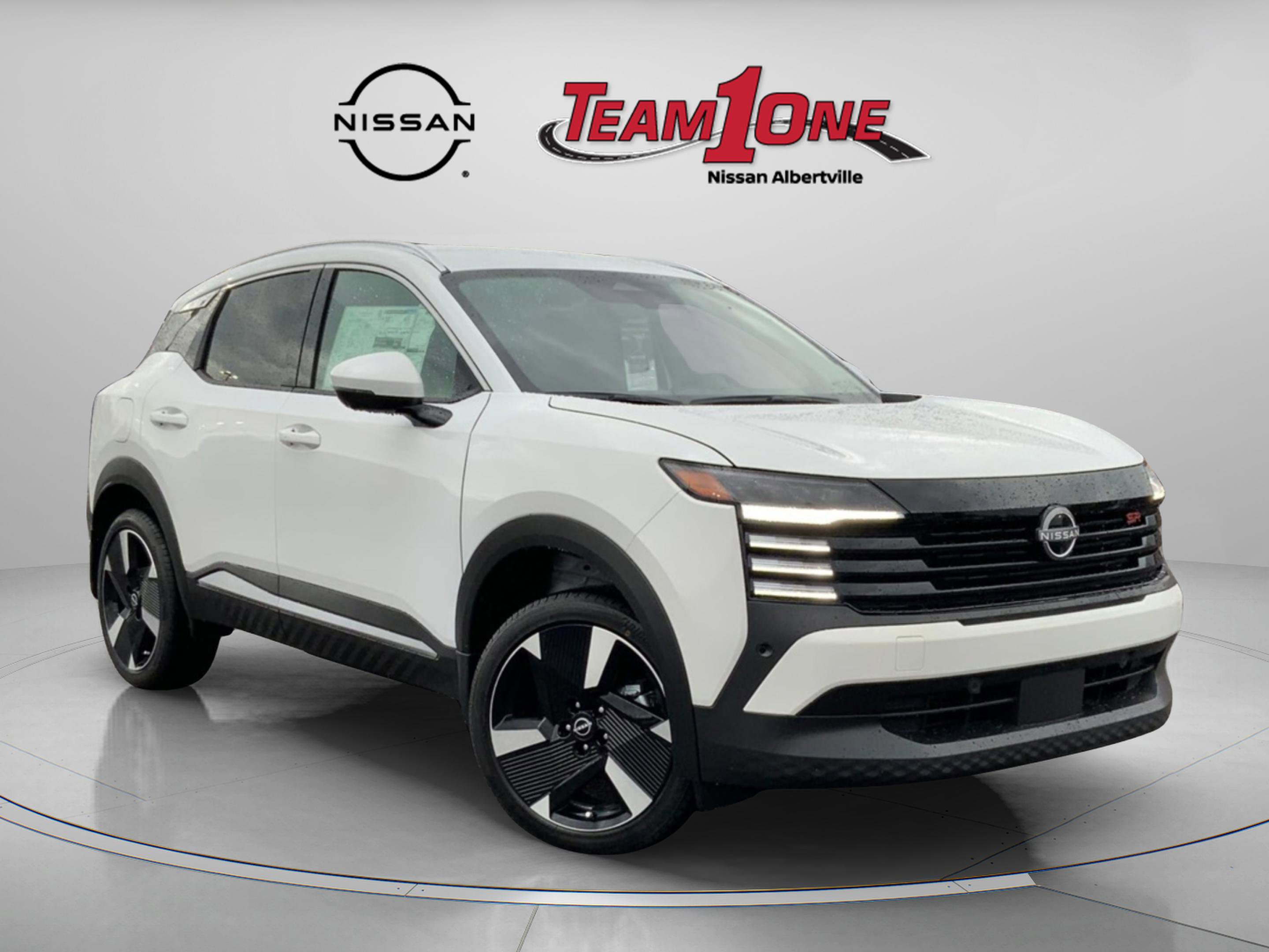 2025 Nissan Kicks SR AWD's photo