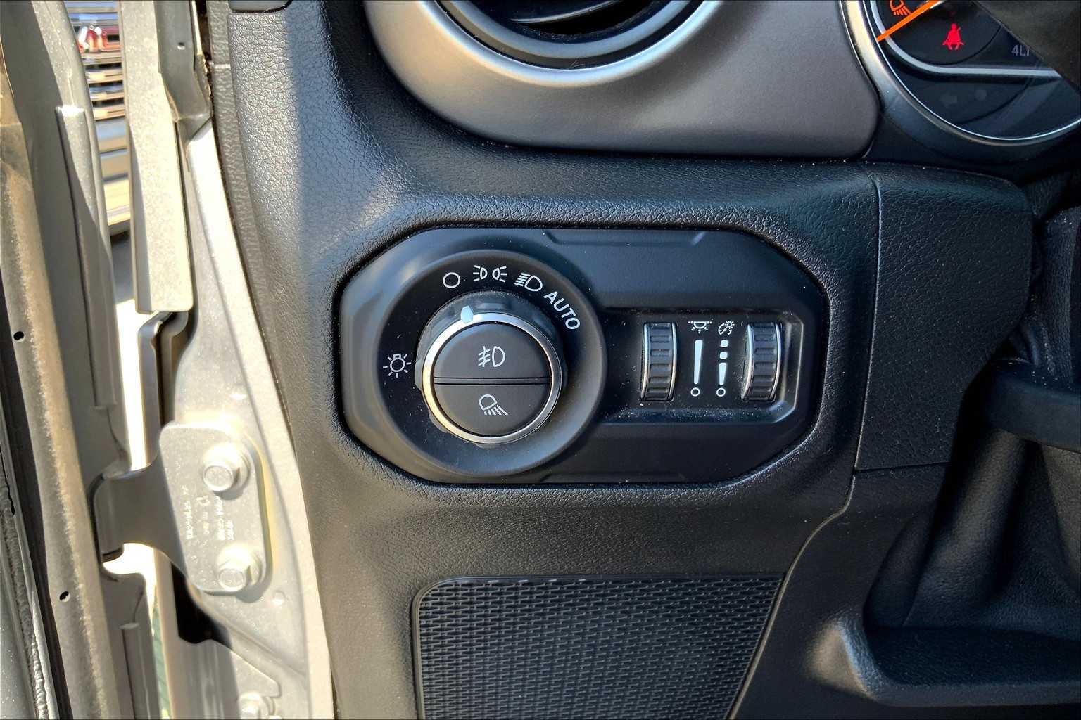 2020 Jeep Gladiator Sport S photo 27